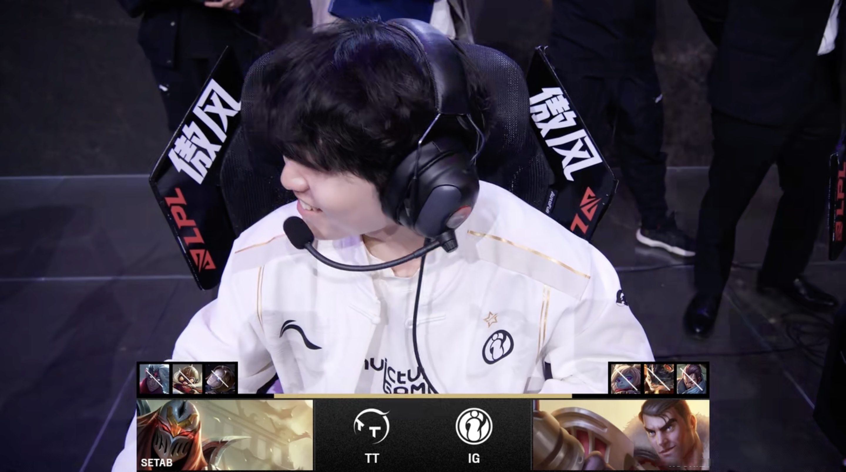 包含FLY绝杀FPX，JackeyLove绝境逆转的词条