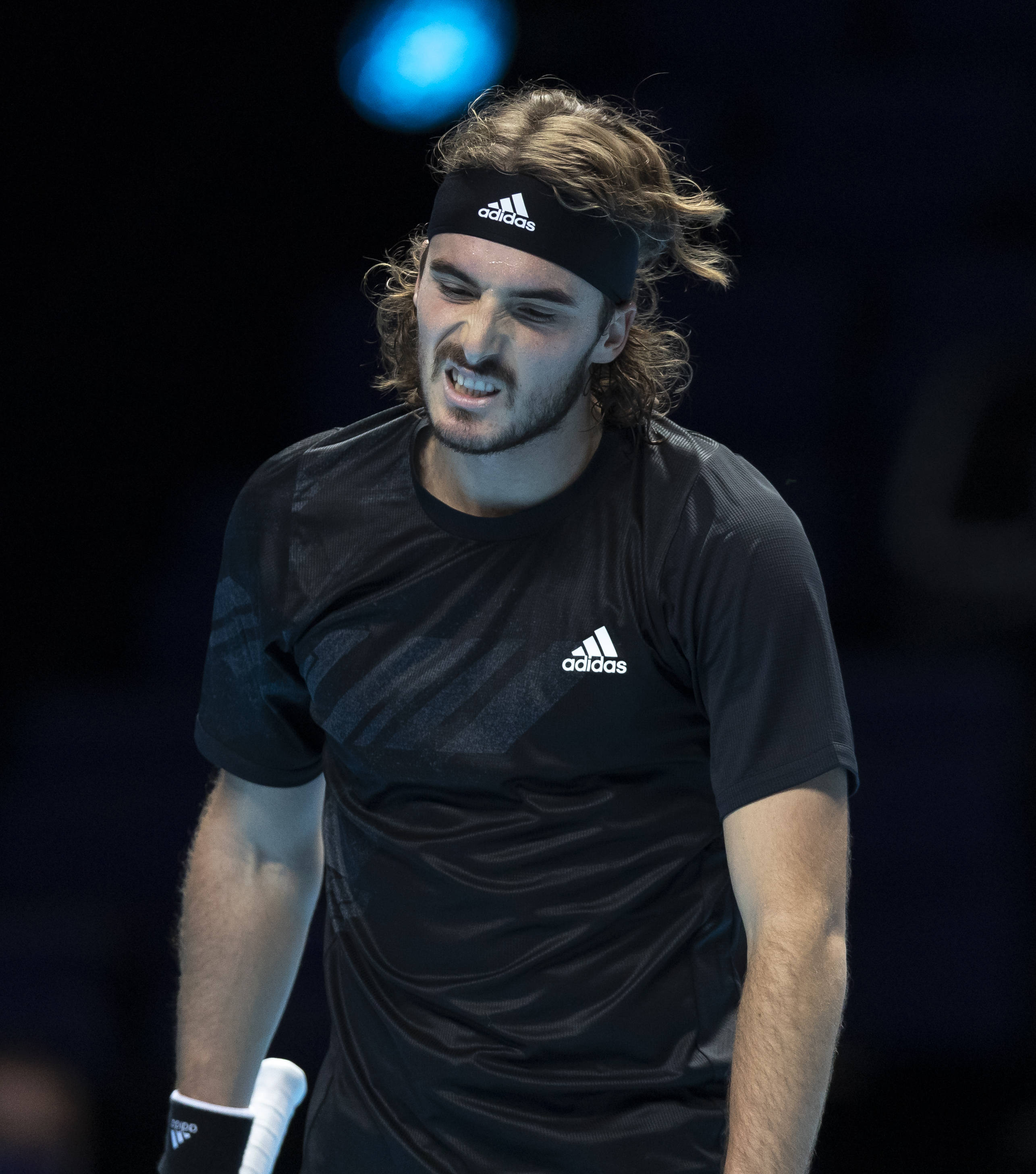 世界网球队力克英国网球队，西西帕斯绝境逆转的简单介绍