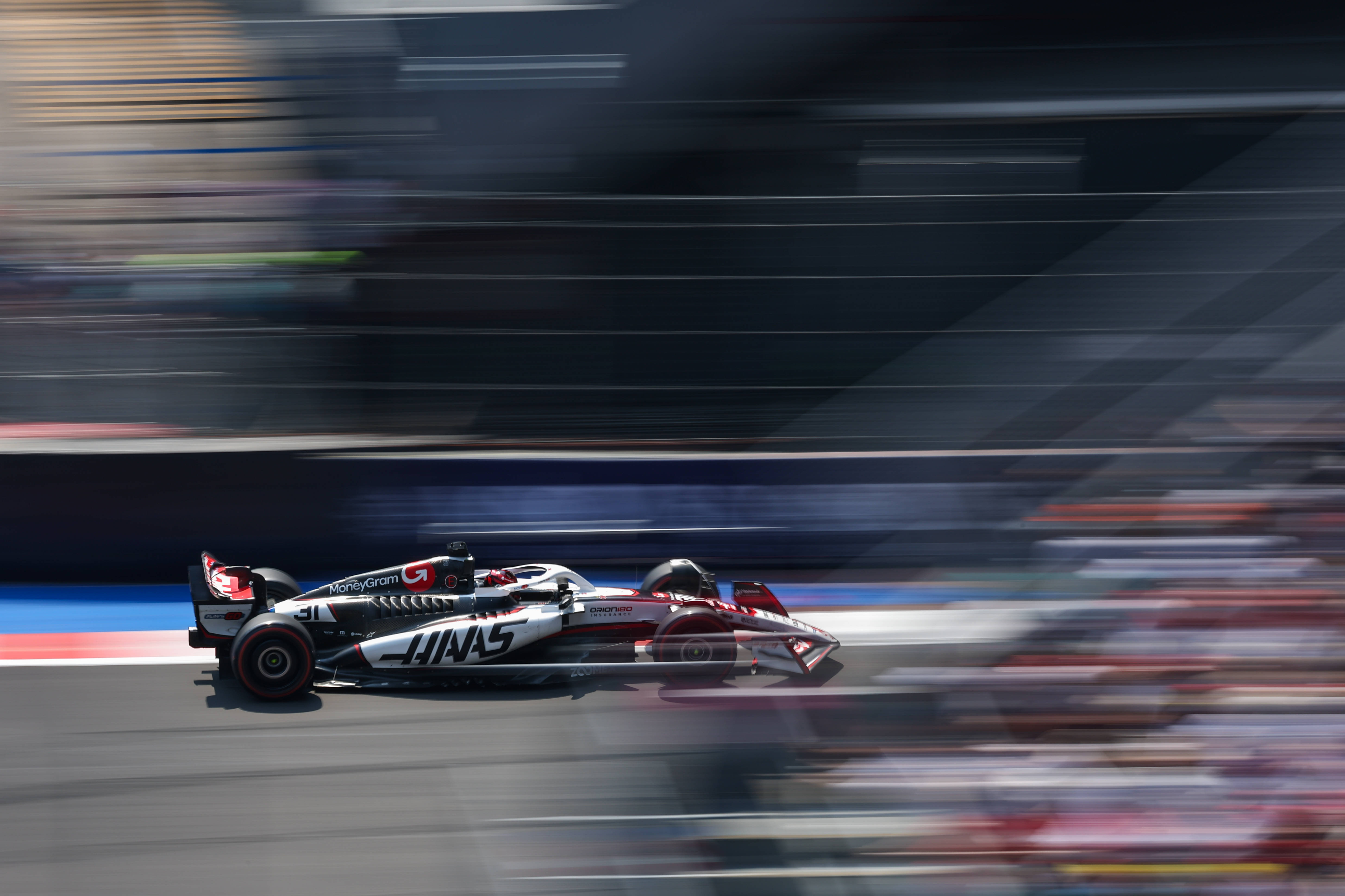 红牛二队完胜哈斯车队，汉密尔顿刷新纪录