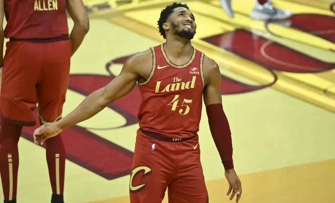 广州队逆转新疆队，米切尔扛起全队