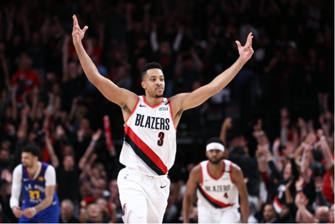 天津队鏖战上海队，麦科勒姆高光表现