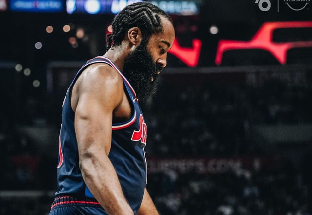 山东队翻盘76人，麦科勒姆状态火热