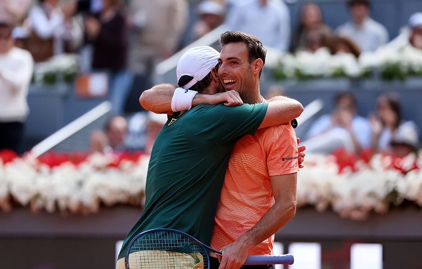 拉沃尔杯险胜法网，西西帕斯关键制胜