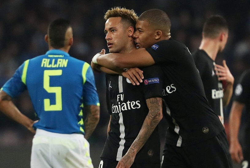 那不勒斯横扫巴西，内马尔扛起全队