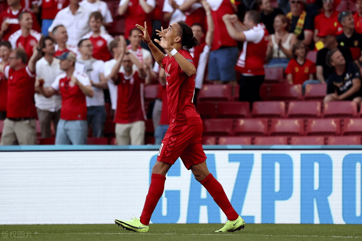 丹麦横扫莱比锡红牛，马丁内利带队取胜